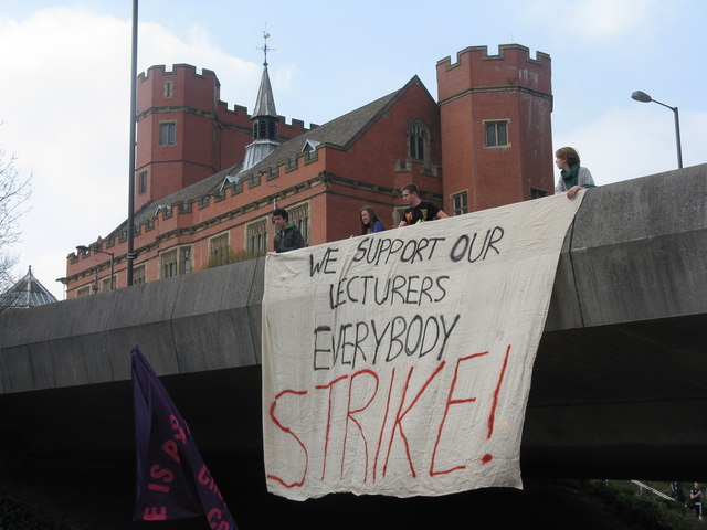 Image of students supporting UCU strike